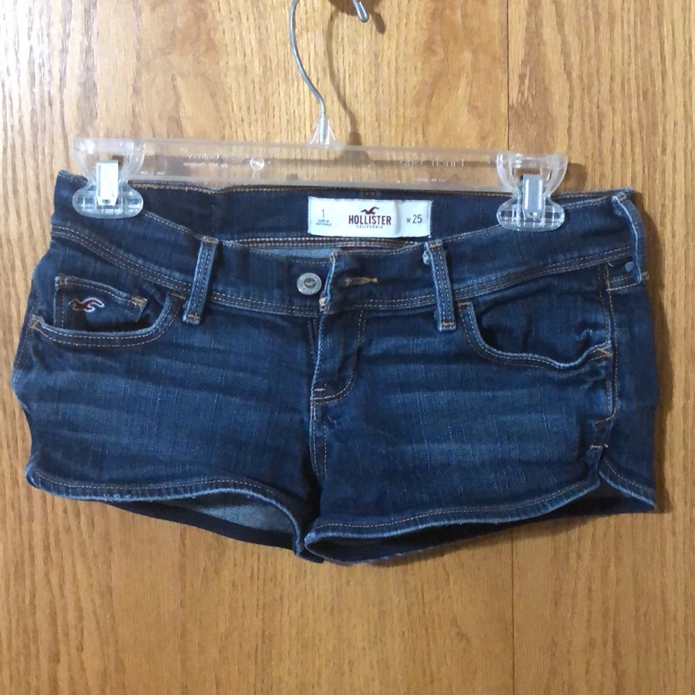 Hollister low rise women’s social stretch shorts